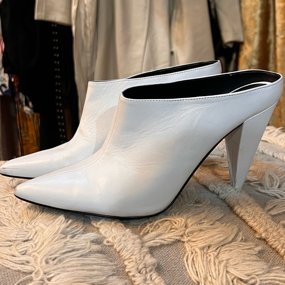 Slip on bootie